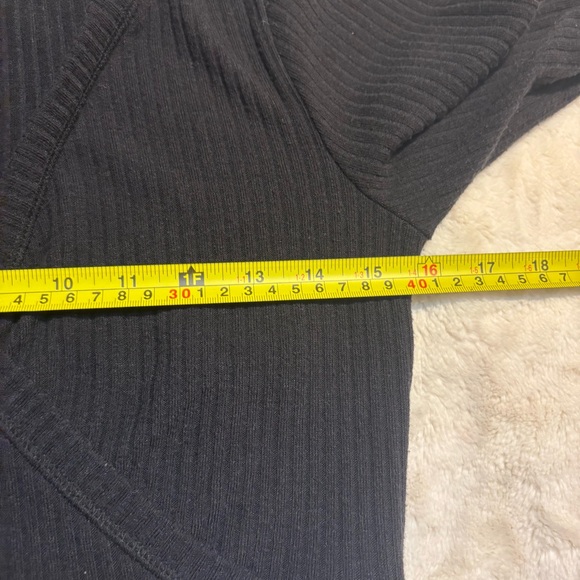 Abercrombie & Fitch Skirt Set S/M
Black Ribbed Wrap Crop Top & Maxi Skirt Stretc - Picture 12 of 16